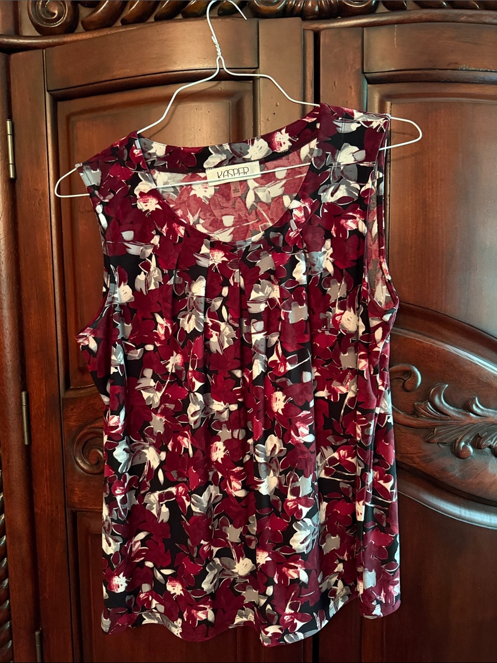 Kasper Burgundy Floral Pleated Sleeveless Camisole
